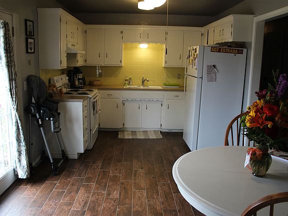 4th image of 906 Irving St