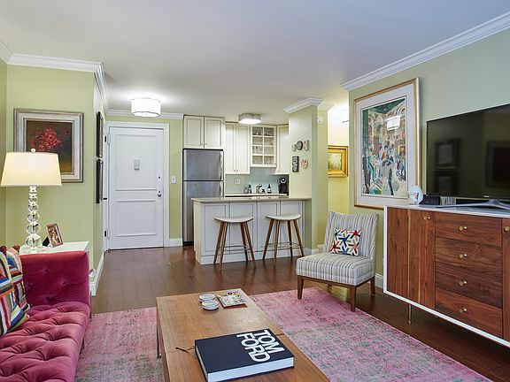 3rd image of 130 W 67th St APT 2K