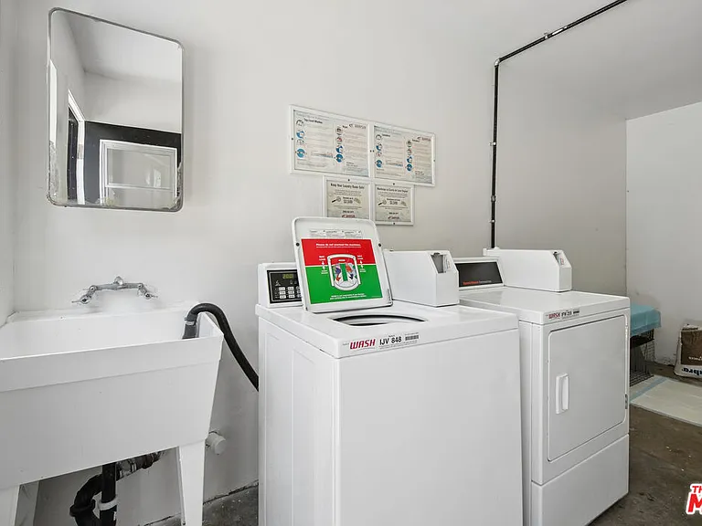1138 S Sherbourne Dr #3 — Photo 16