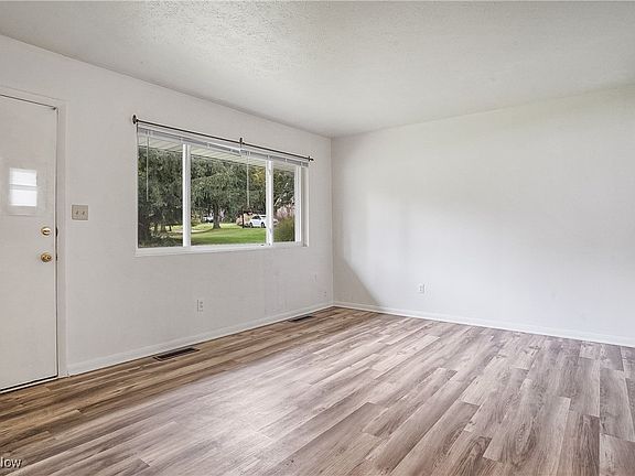 5th image of 1298 Sparhawk Ave