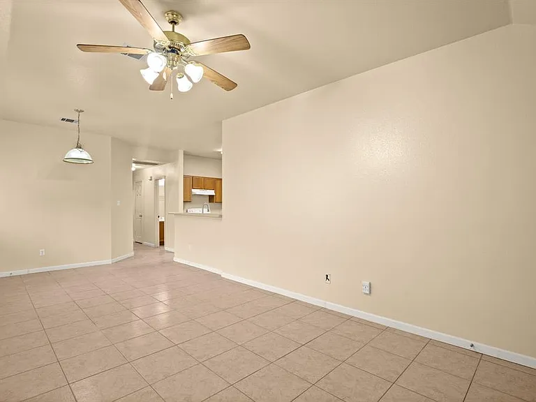 1225 Orchard Park Cir — Photo 3