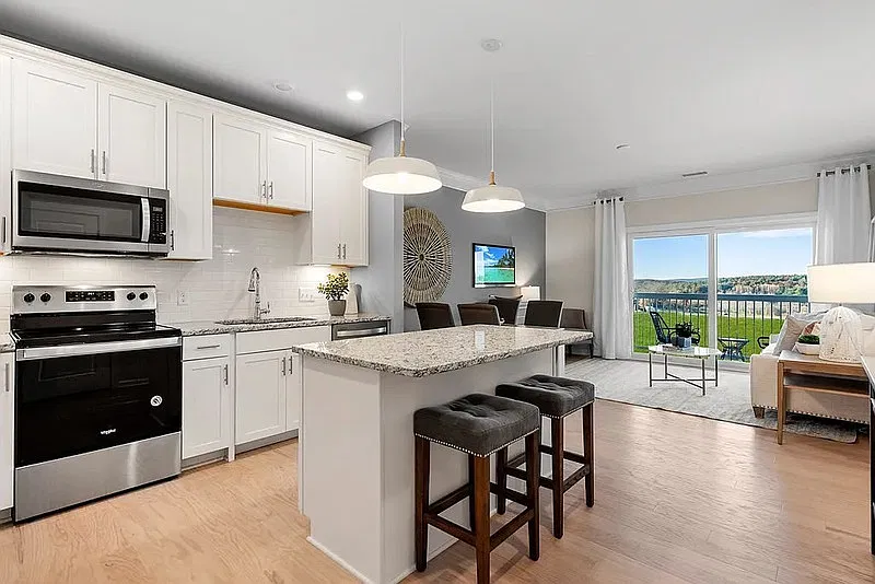 1 bed, 1.0 bath, 958 sqft, $1,650 — Photo 3