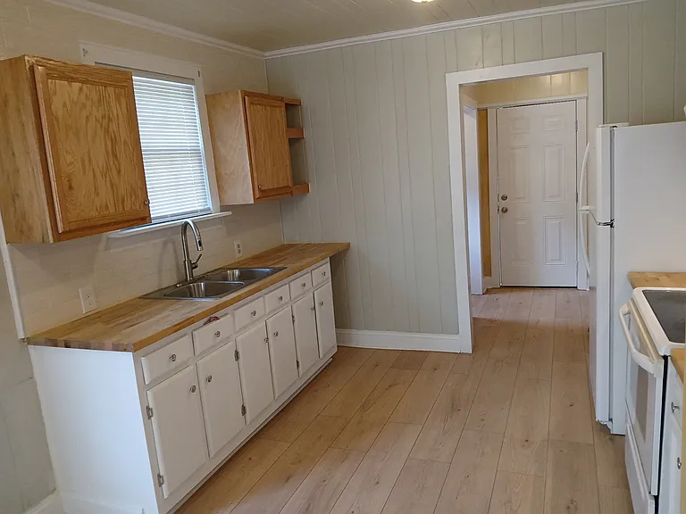 15 Morgan Ave — Photo 10