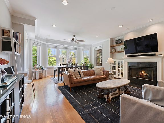 3rd image of 2052 W Farragut Ave APT 3