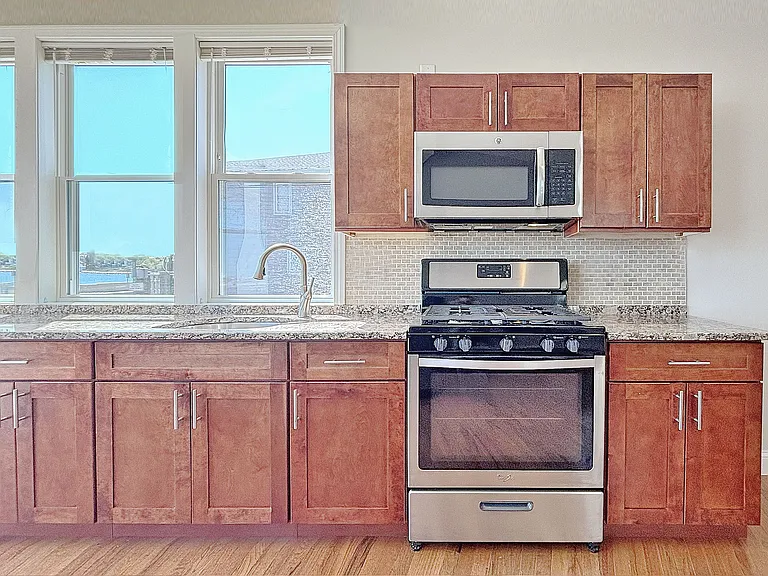1043 Winthrop Ave — Photo 6