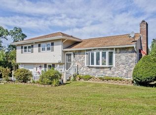 16 Pinnacle Rd, Monson, MA 01057