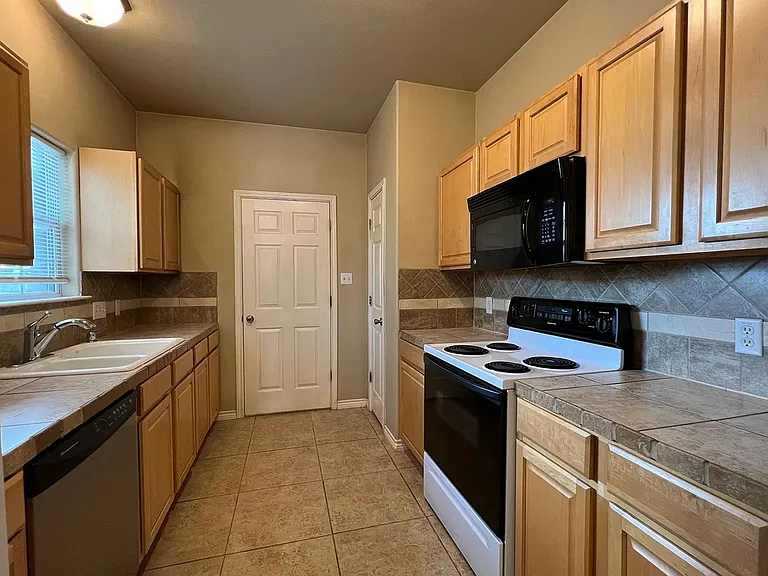 1105 N Cuernavaca Dr #B — Photo 27