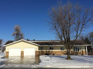 306 E 6th St, Adrian, MN 56110