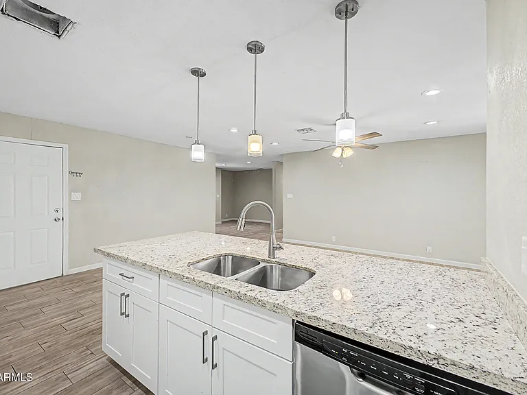 950 E Lilac Dr — Photo 15