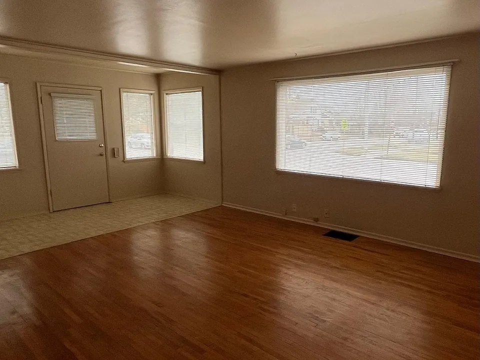 Spacious living room