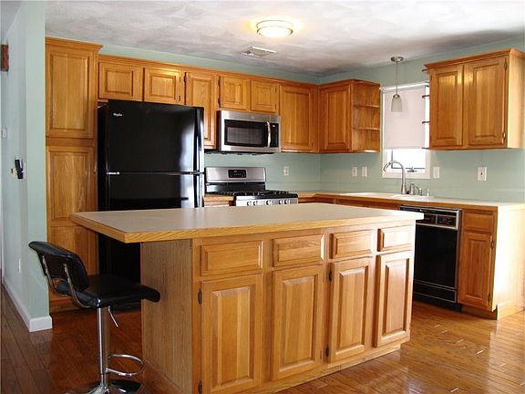 2nd image of 5 Pembroke Dr