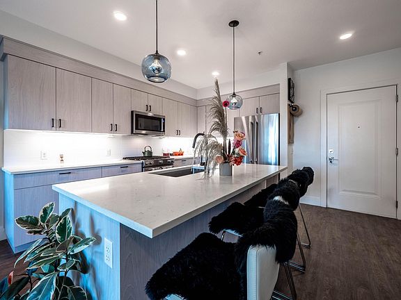 4th image of 431 E Bayaud Ave #211