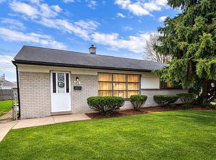 982 E Kalama Ave, Madison Heights, MI 48071