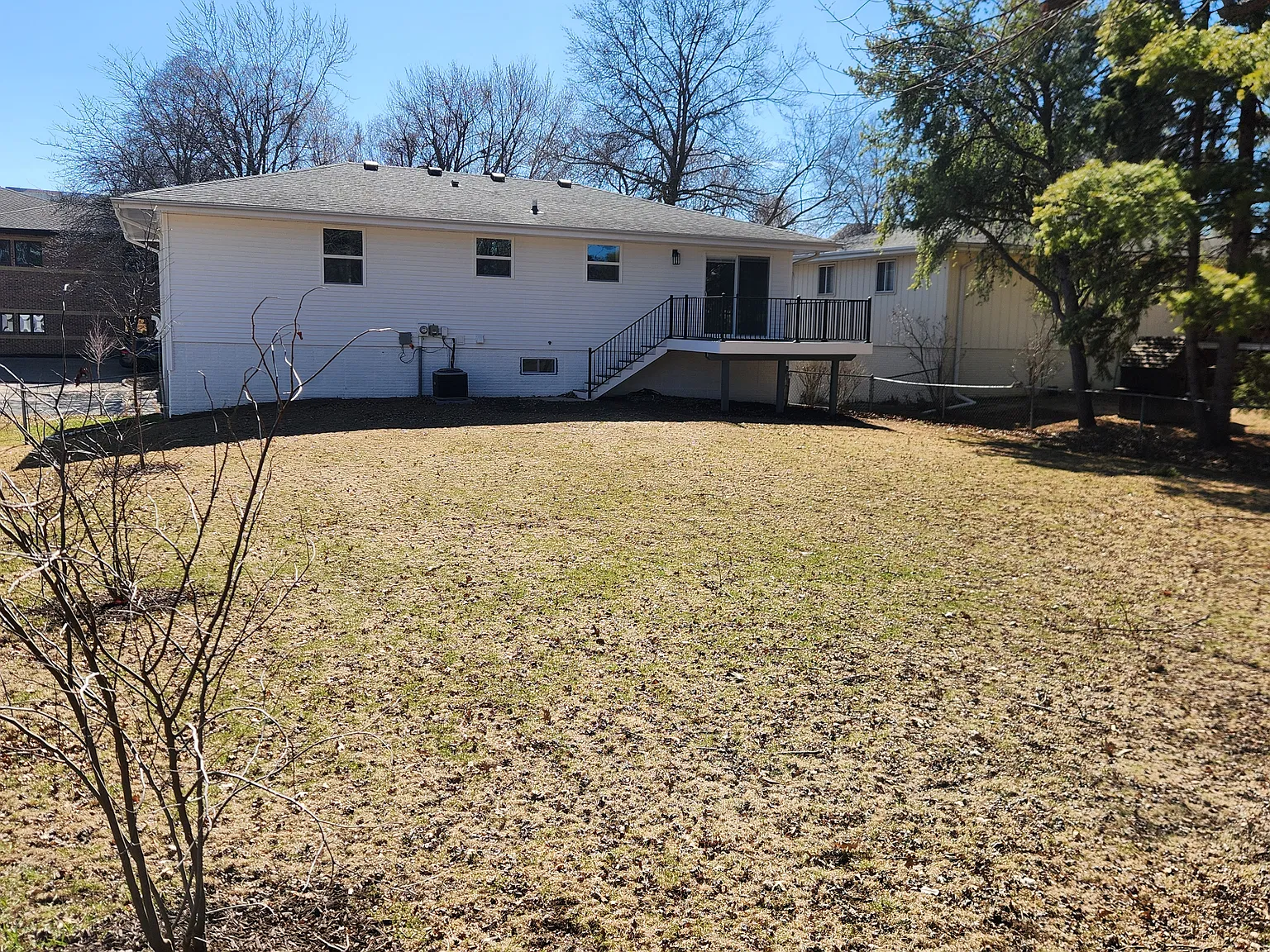 3 bed, 1900 sqft, $2,200 — Photo 2