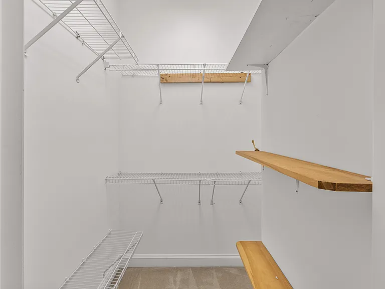 102 Burnet Cres #102 — Photo 43