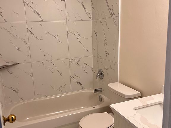 4th image of 85 Winlane Dr #202