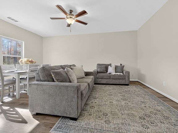 4th image of 742 Twin Ridge Cir