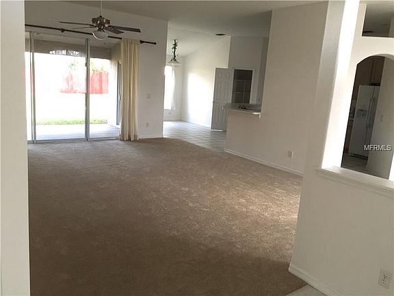 3rd image of 10223 Summer Elm Ave