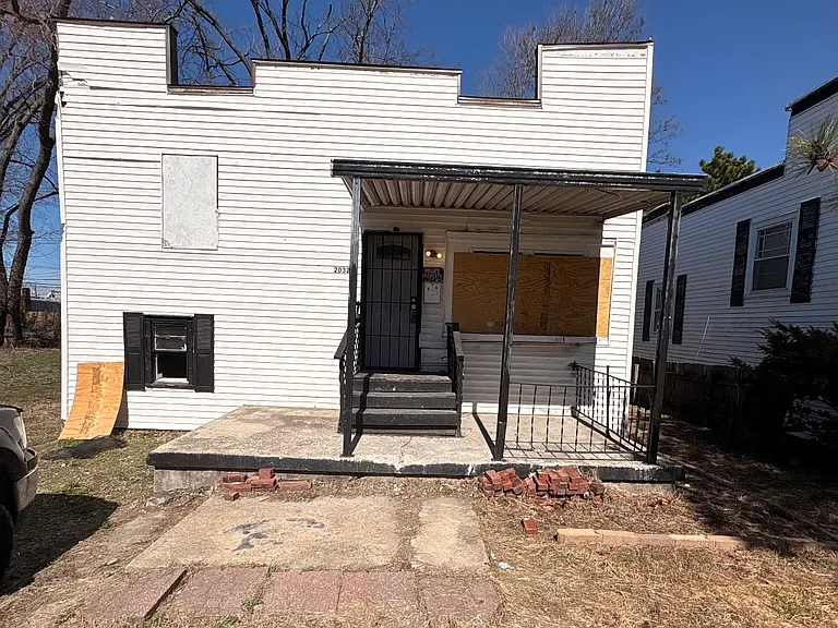 2032 E North St — Photo 1