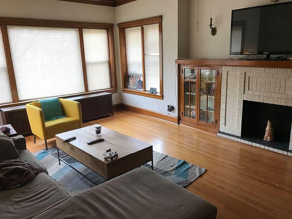1st image of 3304 N Hamlin Ave