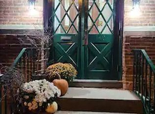 240 2nd St, Troy, NY 12180