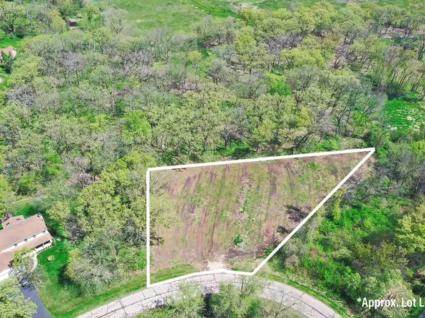 802 Apache Trl, Lake Villa, IL 60046