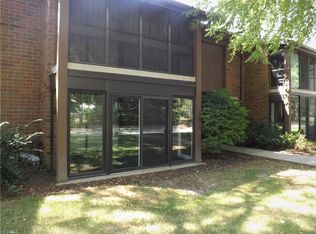 22958 Mastick Rd APT 101, Fairview Park, OH 44126