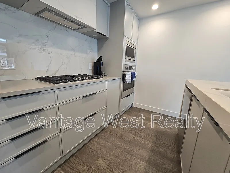2 bed, 2.0 bath, 975 sqft, $3,495 — Photo 2