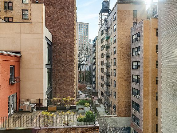 4th image of 310 W End Ave APT 4D