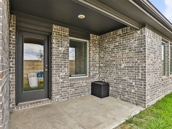 5th image of 427 Blanco Ln