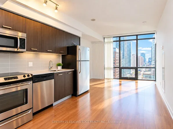 832 Bay St #1009, Toronto, ON M5S 1Z6