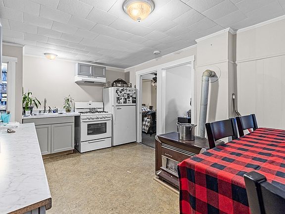 3rd image of 88 Linden St