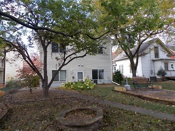 3rd image of 762 16th Ave N