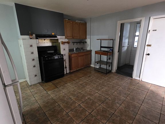 4th image of 49 Lentz Ave #1A