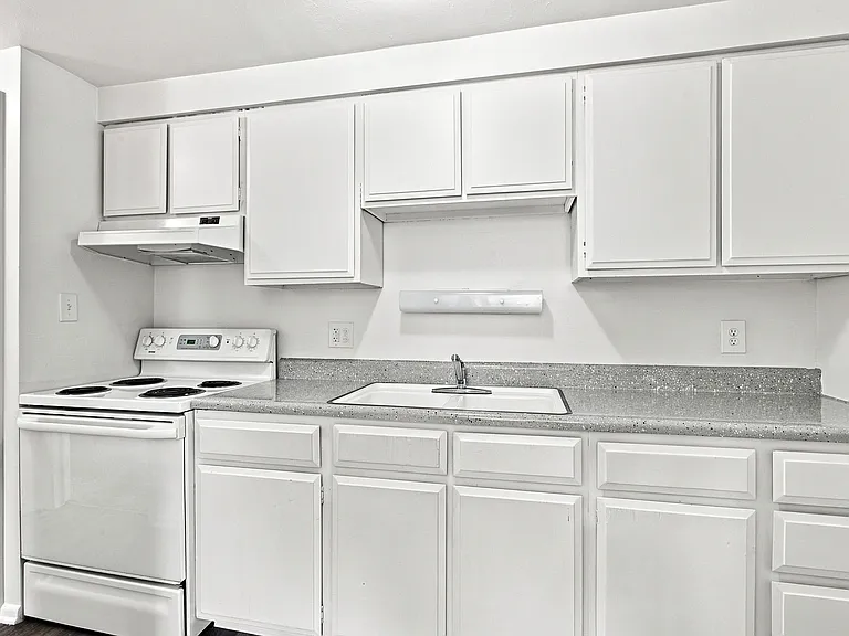 2459 S York St — Photo 26