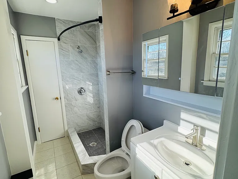 8000 Livingston Dr — Photo 9