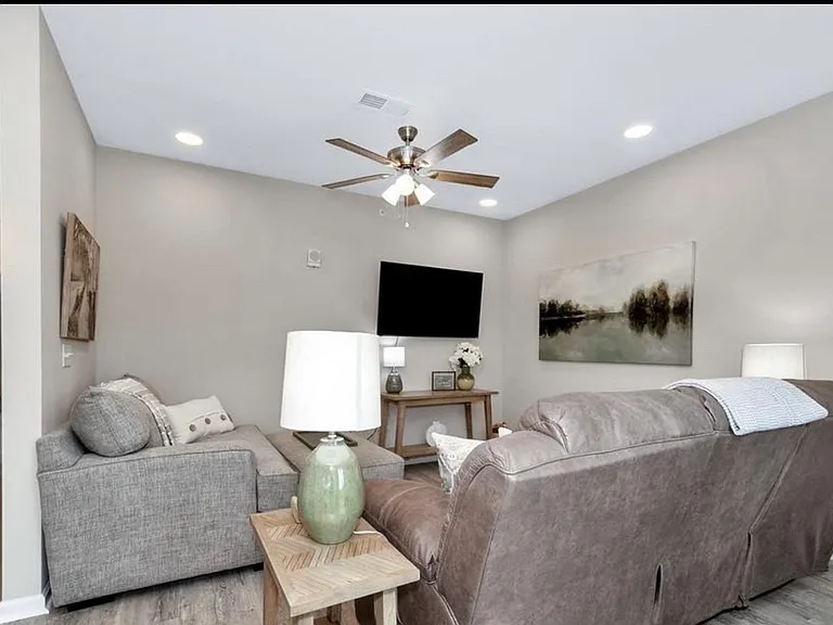 3111 Ivy Ave SW #A1 — Photo 2