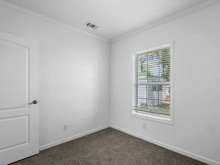 1284 Plymouth Pl — Photo 33
