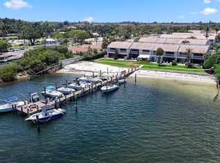 702 NE 20th Ln, Boynton Beach, FL 33435