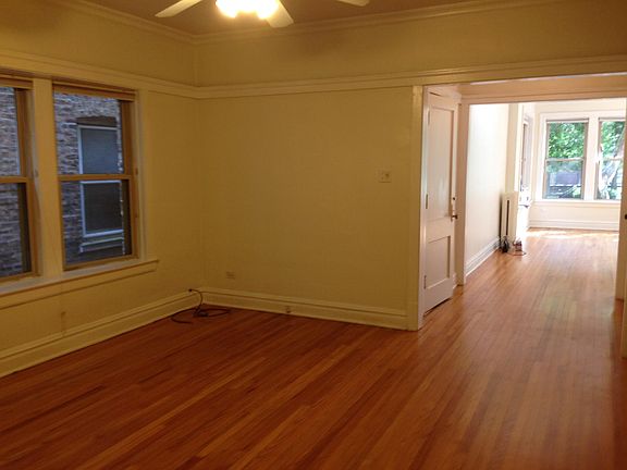 4th image of 1528 W Elmdale Ave #1