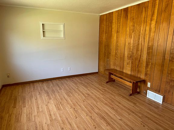5th image of 1104 W E Street