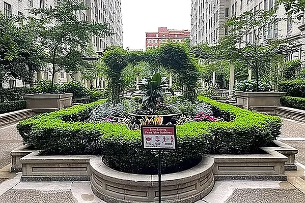 Rented by Coldwell Banker Warburg | media 7