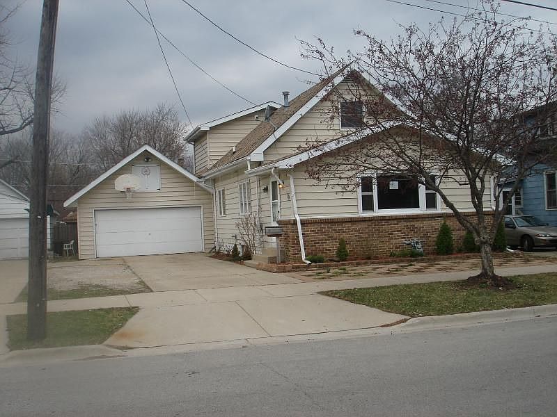 2nd image of 211 Willow Ave