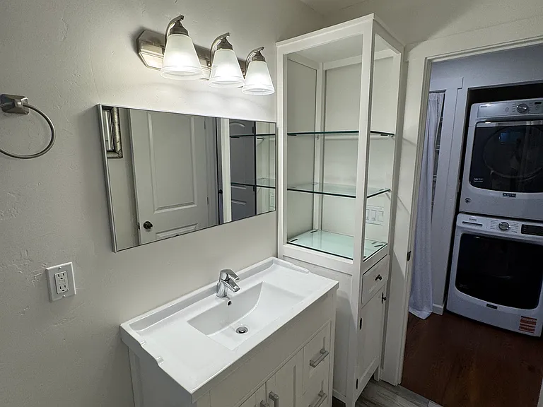 Bathroom vanity