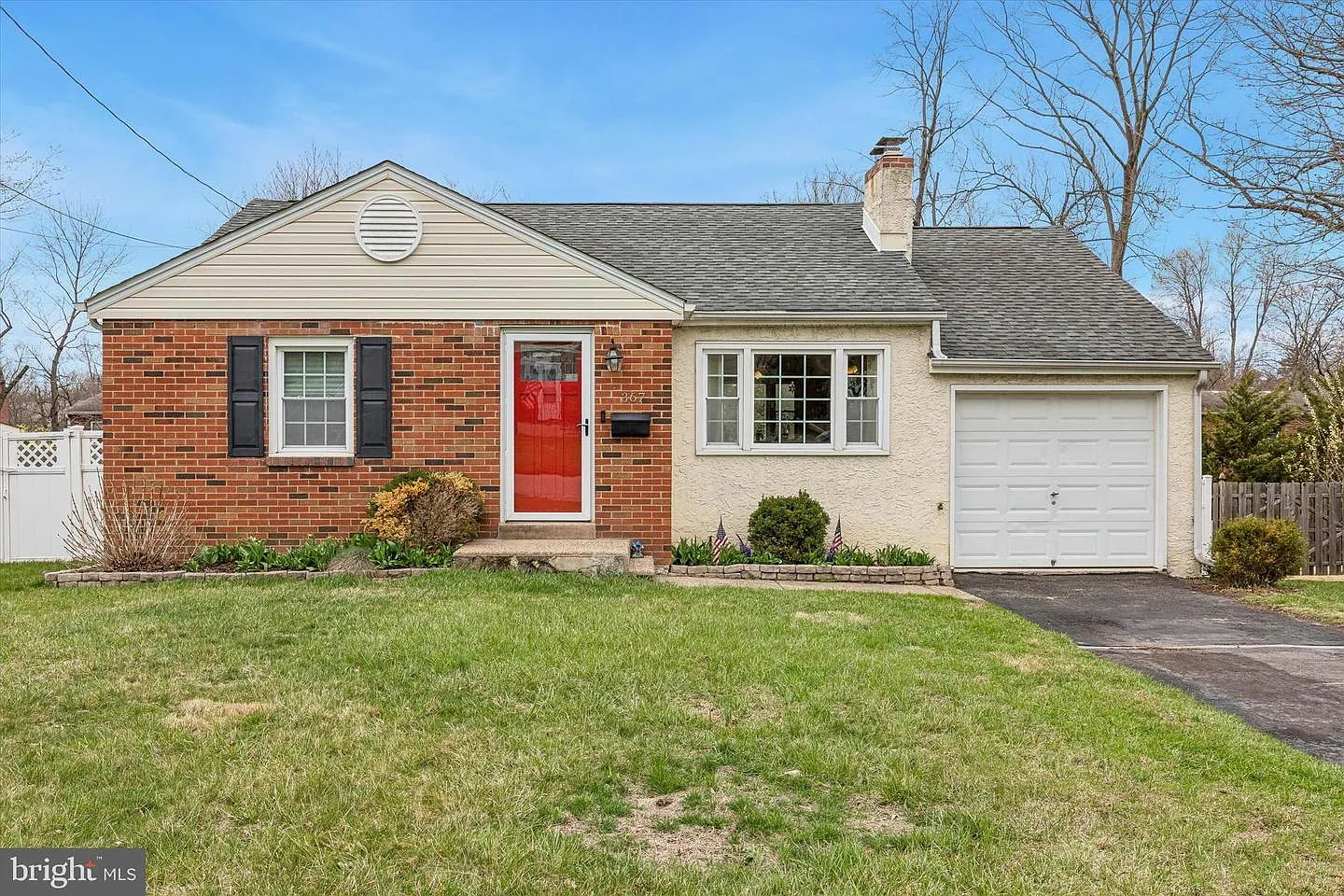 367 Windsor Ave photo 1