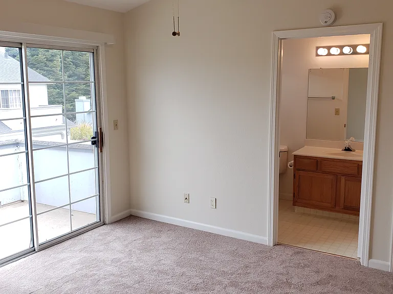 2566 Valerie Ct — Photo 14