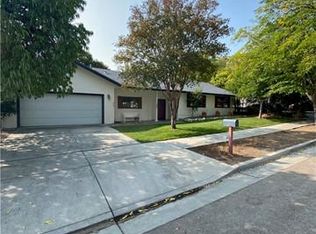 402 9th St, Paso Robles, CA 93446
