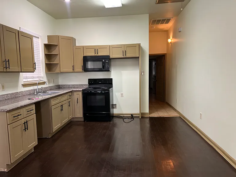 2138 Annette St — Photo 2