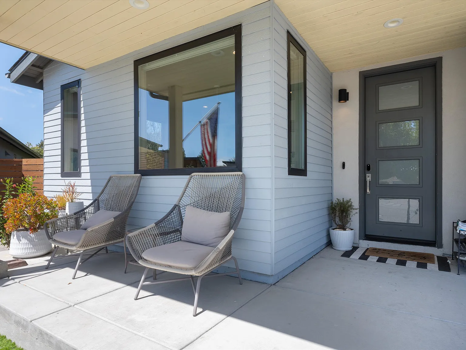 3 bed, 2.5 bath, 1816 sqft, $5,800 — Photo 3