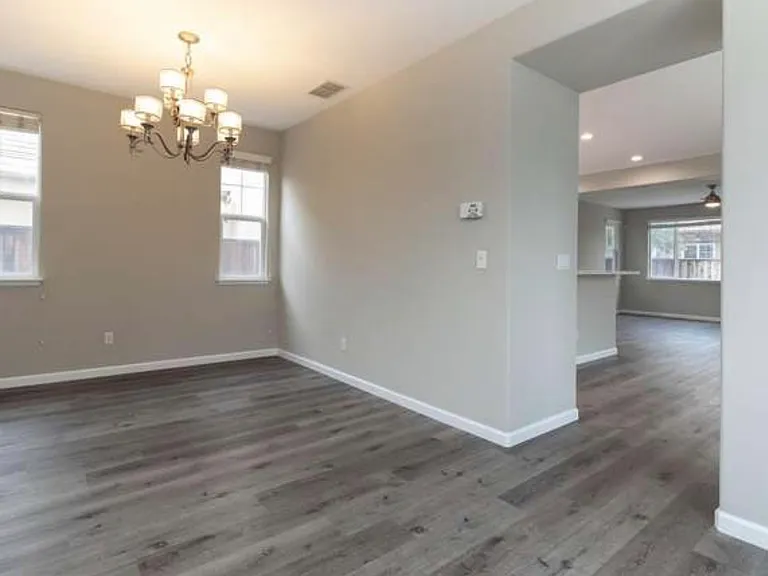 568 Engle Ct — Photo 3